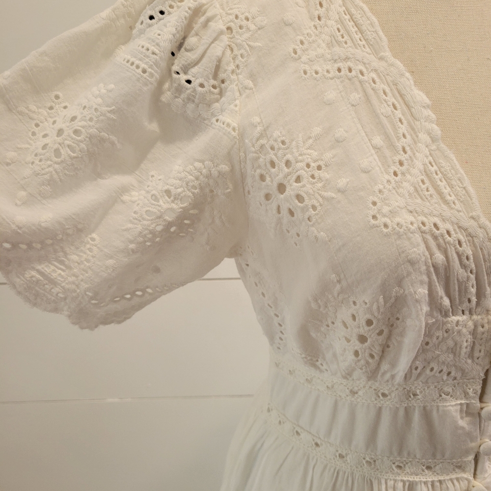 Elegant White Lace Maxi Dress - Picture 5 of 8
